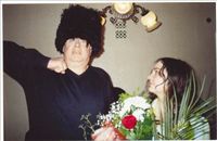 Леонид Сергеев в папахе и Клара с цветами